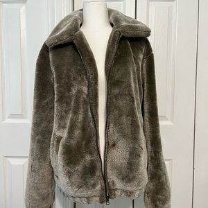 Urban outfitters faux fur jacket olive green/gray msrp $89